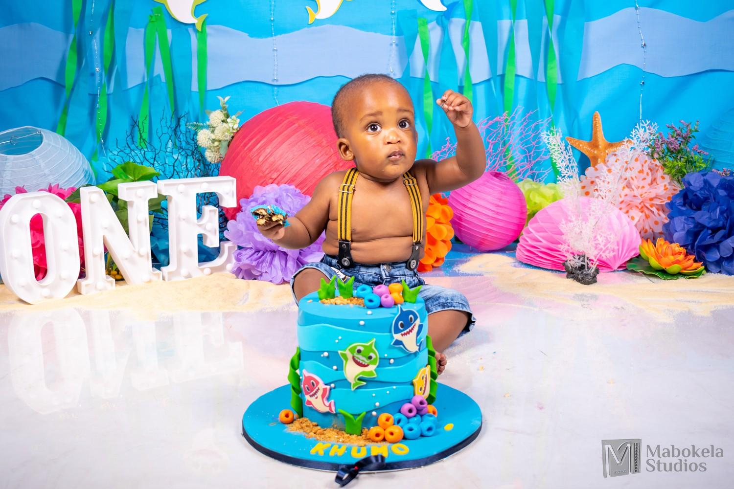 Khumo's cake smash and bubble bath with baby shark theme